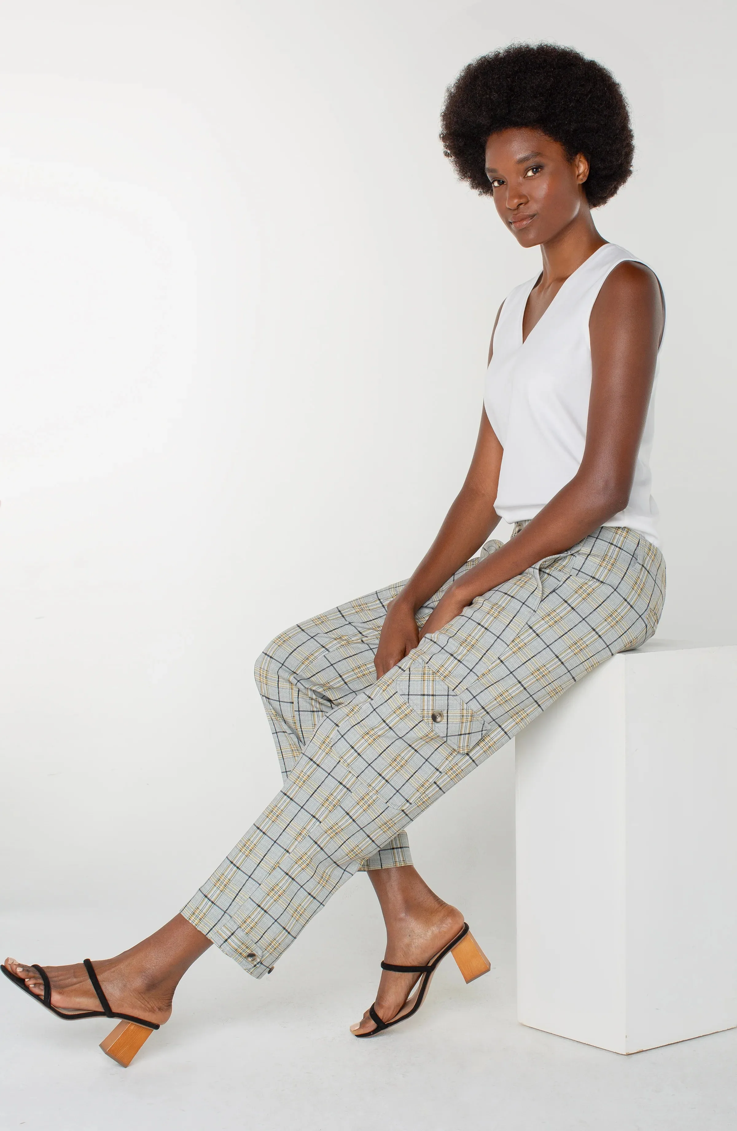Utility Crop W/Tab Hem & Cargo Pockets